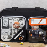 Show off your anime merch in style! Discover our new Haikyuu!! inspired Ita Bag featuring Karasuno colors, dual clear display windows, and versatile crossbody straps.